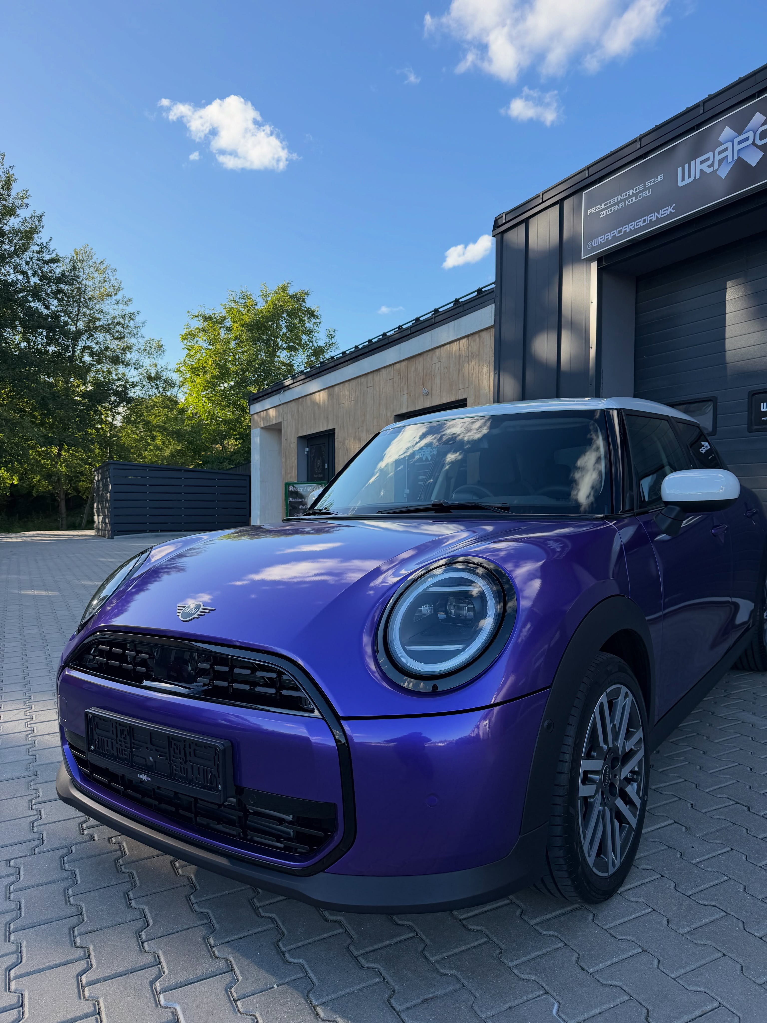 Fioletowe MINI po zmianie koloru w WRAPcar
